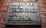 Считающийся сейчас старейшим действующим банком в мире Monte dei Paschi di Siena (BMPS) был основан городом Сиена в 1472 году.