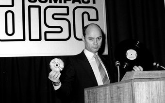 Появление CD в США