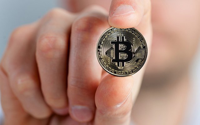 ТРЕТЬЕГО ЯНВАРЯ 2009 ГОДА БЫЛ ЗАПУЩЕН МЕХАНИЗМ МАЙНИНГА (ДОБЫЧИ) БИТКОИНОВ. УЖЕ В ЧЕТВЕРТЬ СЕДЬМОГО ПОПОЛУДНИ БЫЛИ ДОБЫТЫ 50 ПЕРВЫХ ЕДИНИЦ ЭТОЙ КРИПТОВАЛЮТЫ.