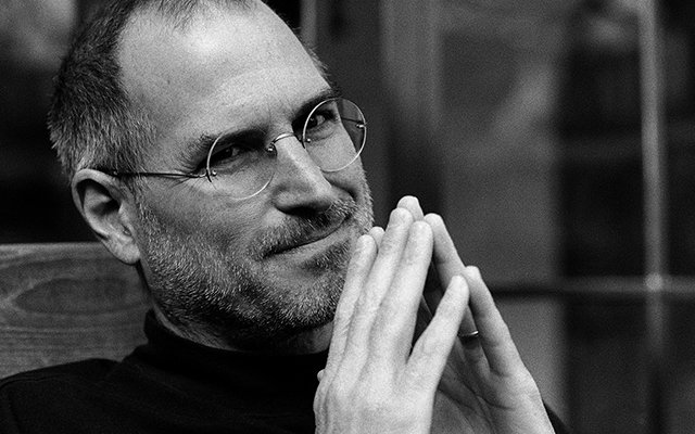 С самого детства Стив интересовался электроникой, а в школе вступил в научно-исследовательский клуб Hewlett-Packard (HP, компания, занимающаяся производством компьютеров).