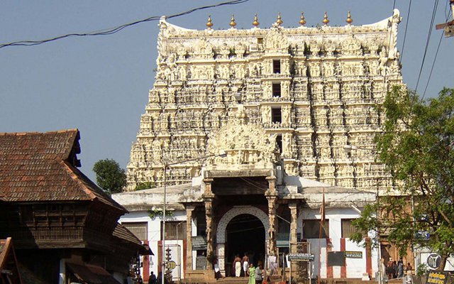 По индийским законам имущество храмов практически неприкосновенно. Если бы принялись распродавать этот клад, тогда это дало бы санкцию на то, чтобы распродавать имущество других храмов и святынь по всей Индии, причём не только индуистских, но и мусульманских, и христианских.