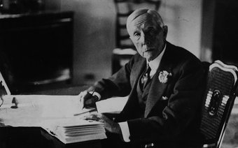 Родился Джон Рокфеллер