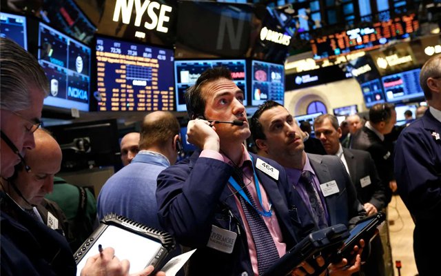 10 марта 2000 года произошёл обвал индекса NASDAQ (высокотехнологичных компаний) и пузырь лопнул.