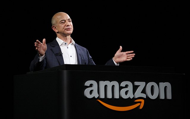 Amazon начал свое существование как книжный онлайн-магазин и постепенно расширял ассортимент представленных товаров.