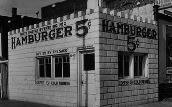Основан первый ресторан White Castle