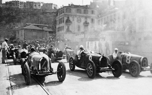 ГРАН-ПРИ МОНАКО ВОШЛо В КАЛЕНДАРЬ ЧЕМПИОНАТА МИРА «ФОРМУЛЫ-1» С ПЕРВОГО ГОДА ЕГО СУЩЕСТВОВАНИЯ И ВХОДИТ В НЕОФИЦИАЛЬНУЮ «ТРОЙНУЮ КОРОНУ АВТОСПОРТА»