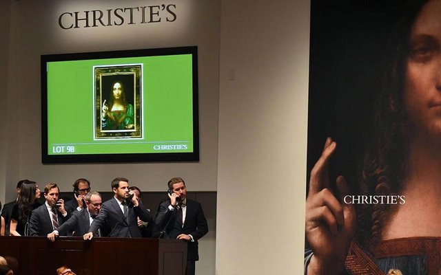 Особенностью продажи картины «Спаситель мира» была высочайшая активность аукционного дома в преддверии торгов. Ролики со знаменитостями, рассматривающими картину, часовые очереди в музеи - все это было сделано, чтобы привлечь внимание к картине со стороны наиболее обеспеченных покупателей.