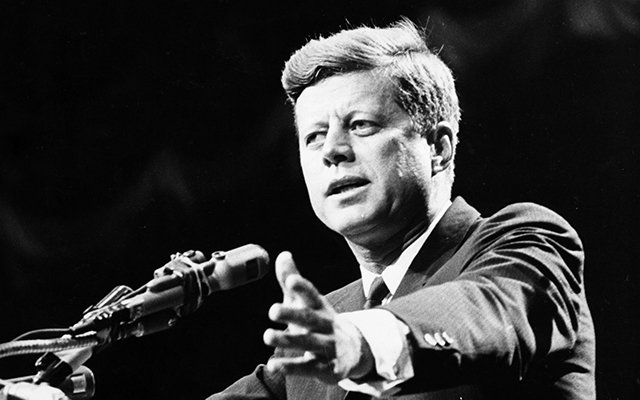 15 марта 1962 года Джон Кеннеди выступил в конгрессе США с речью о принципиальных правах потребителей, где впервые на высшем уровне отметил необходимость прав на информацию, на безопасность и на выбор, на возмещение ущерба и на потребительское образование.