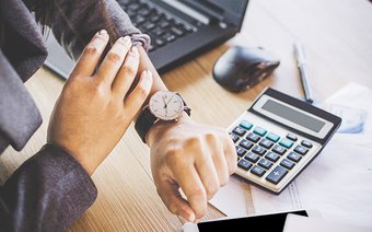 В 1915 году впервые официально ввели 8-часовой рабочий день