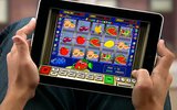 Первое онлайн казино было открыто компанией Microgaming в 1994 году.