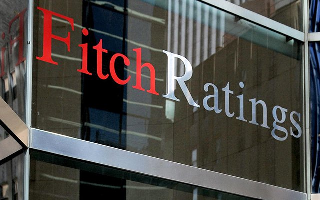 22 октября рейтинговое агентство Fitch первым из большой тройки снизило кредитный рейтинг (предполагаемый уровень надёжности) долгов Греции.