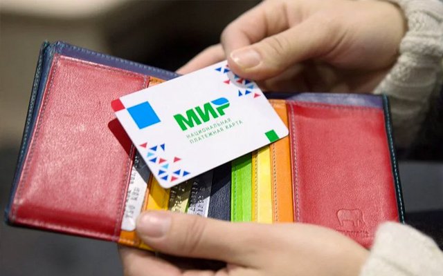 Карты «Мир» должны были стать альтернативой наиболее распространённым Mastercard и Visa, однако из-за ряда недостатков не смогли привлечь к себе достаточное количество пользователей.