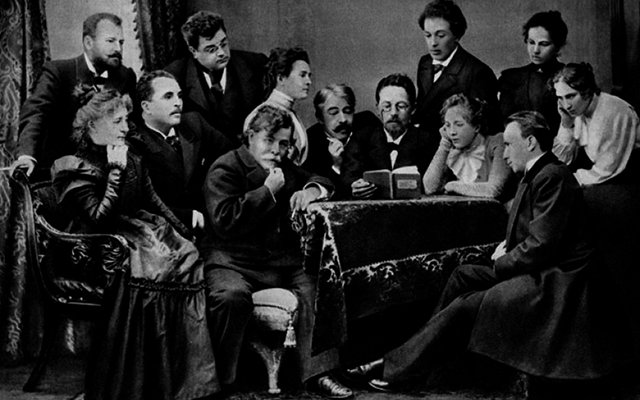 Можно смело сказать, что в пьесе дан яркий пример неумелого расхода бюджета и неудачного выбора экономической стратегии. Раневская за бесценок отдала свое поместье, несмотря на то, что ей был предложен вариант экономического процветания