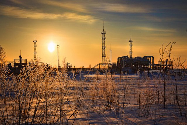 Месторождение находится на востоке Ханты-Мансийского автономного округа, недалеко от Нижневартовска, который во многом обязан ему своим экономическим процветанием