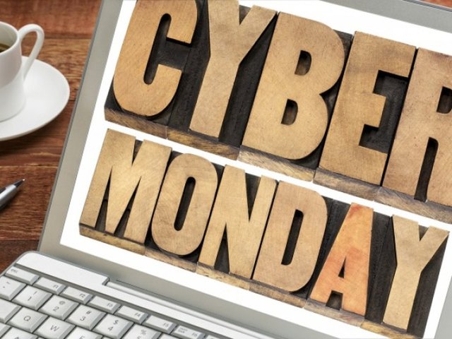 АМЕРИКАНЦЫ ПРИДУМАЛИ «КИБЕРПОНЕДЕЛЬНИК» СПЕЦИАЛЬНО ДЛЯ ОФИСНЫХ РАБОТНИКОВ, КОТОРЫЕ НАЧАЛИ ОПУСТОШАТЬ СВОЙ КОШЕЛЁК, ЗАКУПАЯ ПОДАРКИ К РОЖДЕСТВУ В «ЧЕРНУЮ ПЯТНИЦУ», И ТАК И НЕ СМОГЛИ ОСТАНОВИТЬСЯ